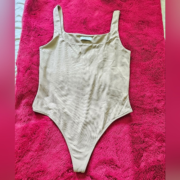Babaton Contour Tank Bodysuit. Size L - Picture 6 of 13